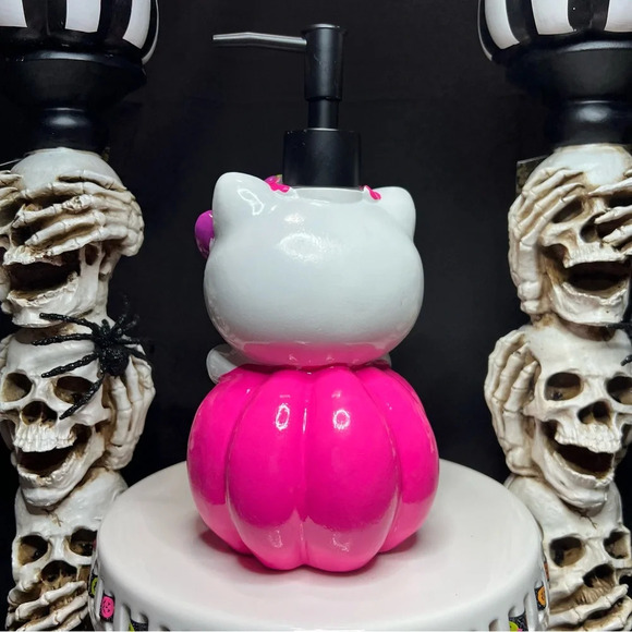 Sanrio Hello Kitty Halloween Hot Pink Pumpkin Jack O' Lantern Soap Dispenser - Picture 4 of 12